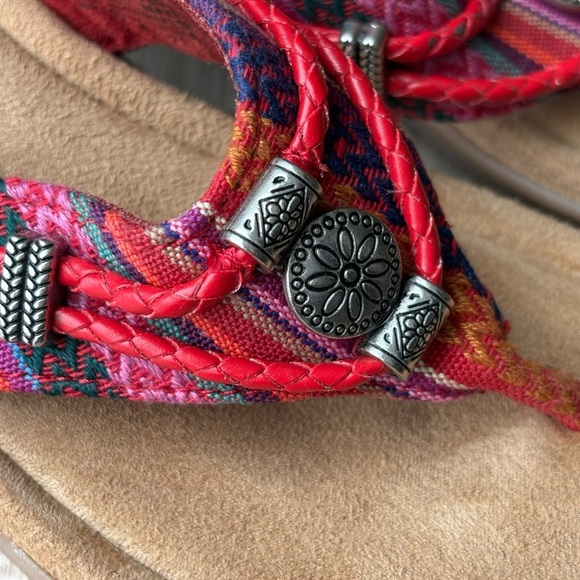 Minnetonka Silverthorne 360 Red Striped Womens Thong Sandals Size 6 Southwestern - Picture 8 of 10